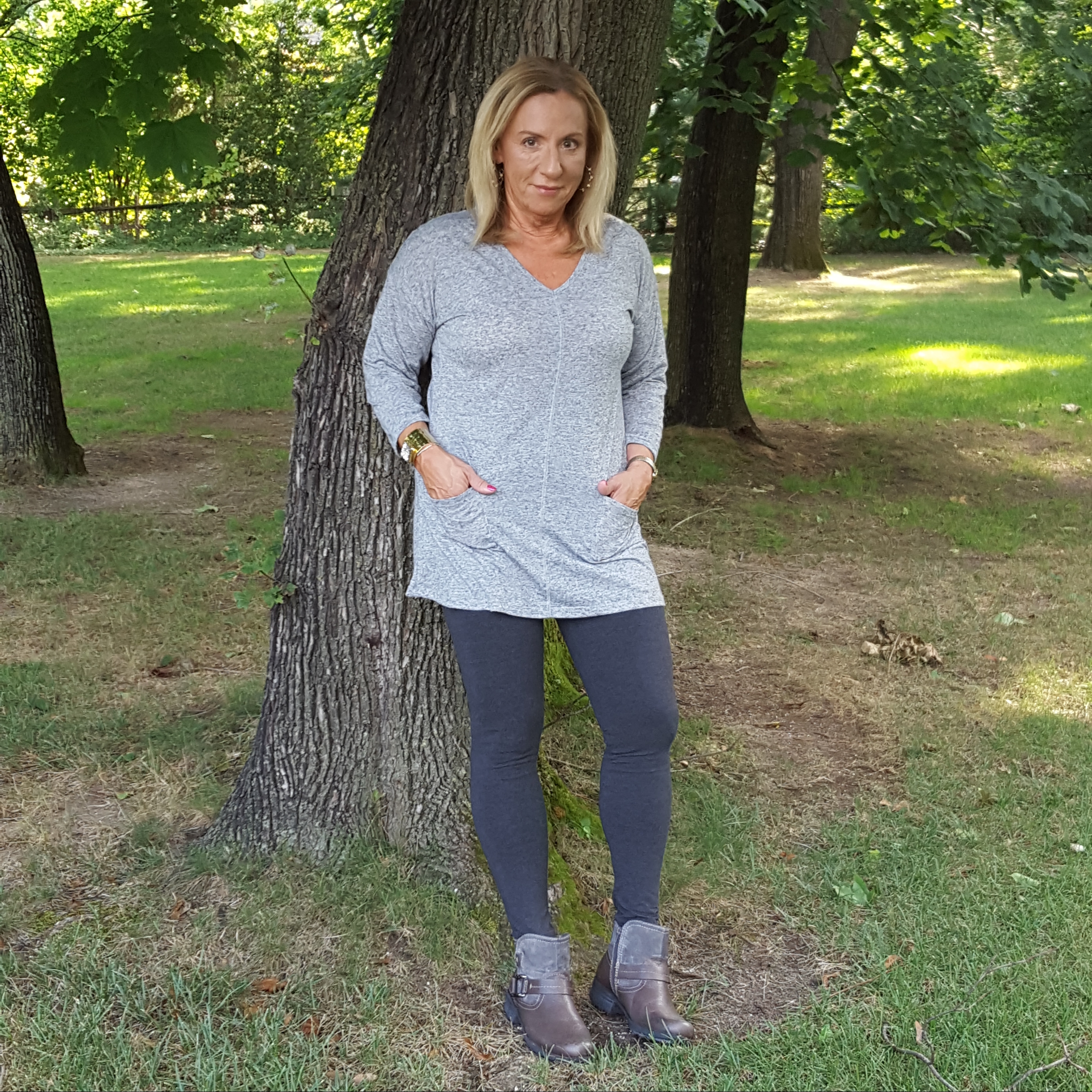 http://followphyllis.com/wp-content/uploads/2016/09/follow-phyllis-this-is-how-women-over-50-can-wear-leggings-grey.jpg