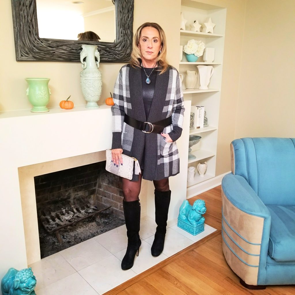 3 FALL FASHION LOOKS PLAID SWEATER BY FIREPLACE - followPhyllis