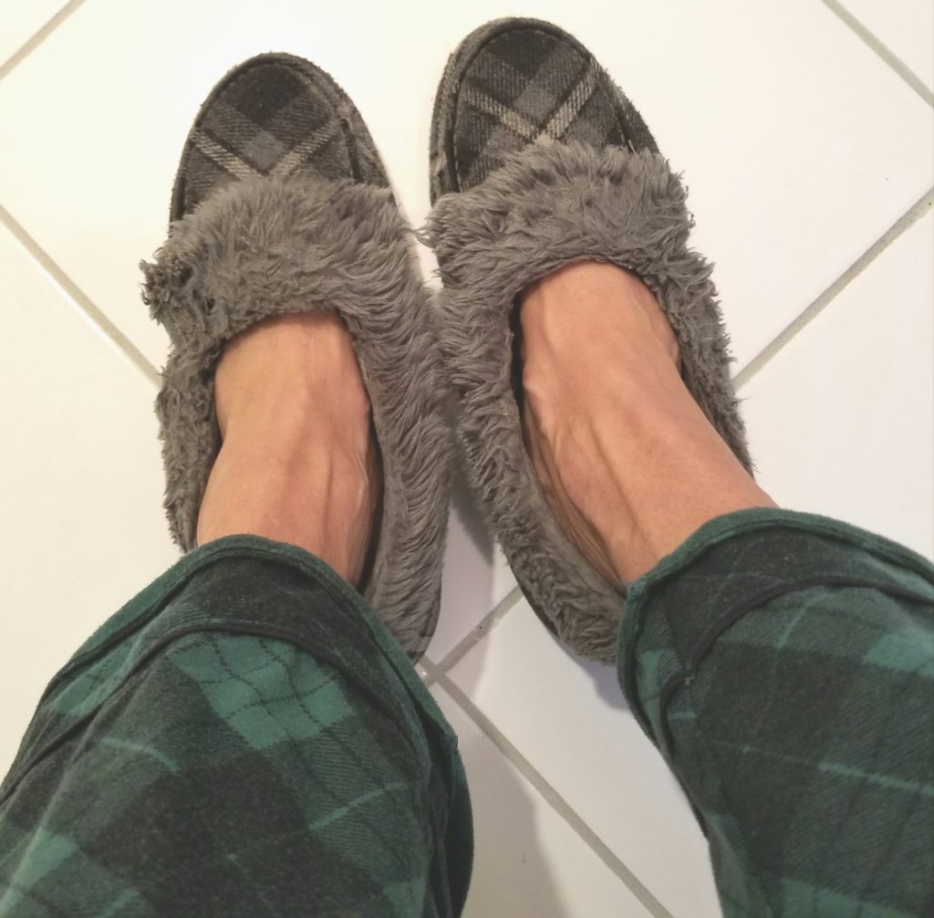 3 FALL FASHION LOOKS SLIPPERS AND PJs - followPhyllis