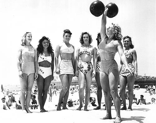 Weightlifting old hollywood - followPhyllis